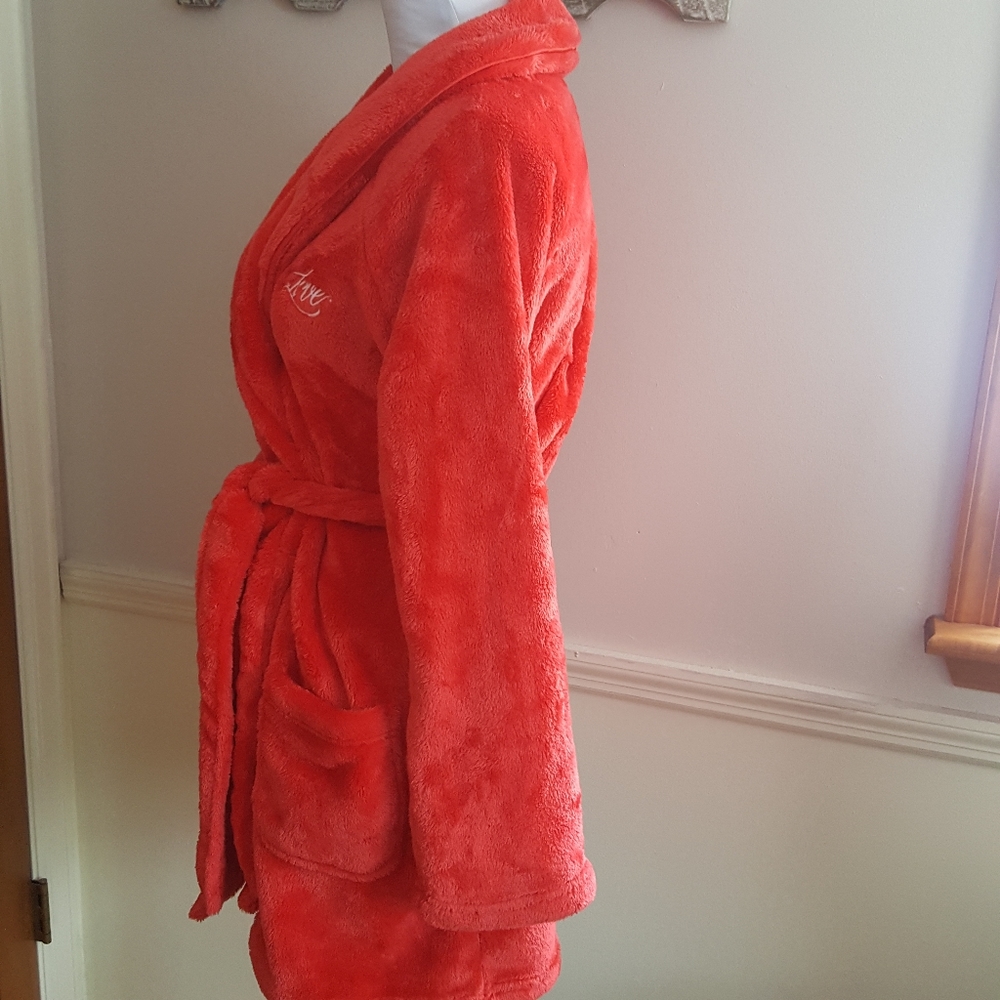 NWT Victoria's Secret Red Plush Valentine's Short Robe Sz XS/S - Picture 4 of 11